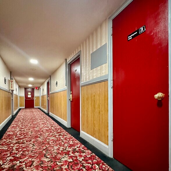 More Photos Of 925 1st Ave, Monte Vista Hotel For Sale
