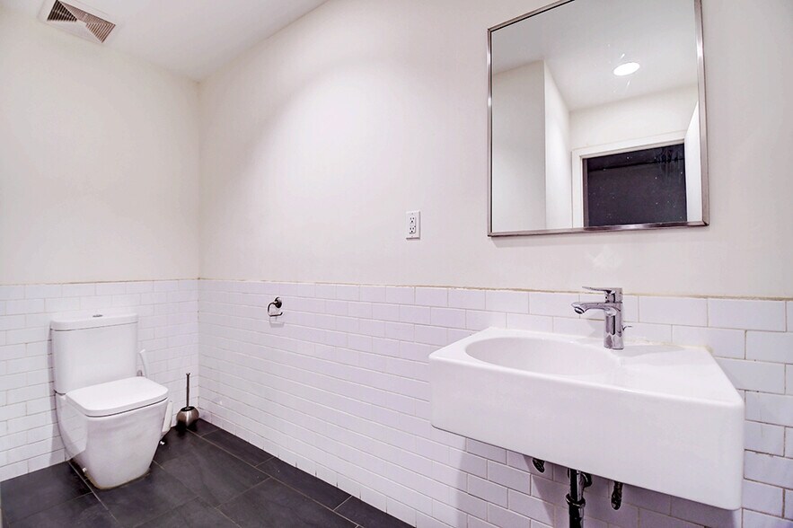More Photos Of 6 Saint Marks Pl, New York Storefront For Lease