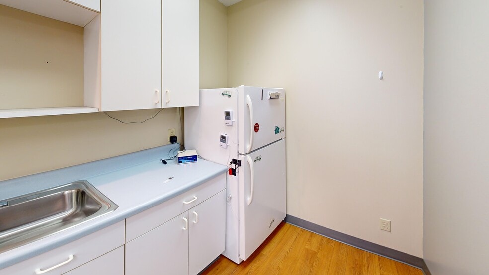 More Photos Of 614 N Main St, North Webster Medical For Sale