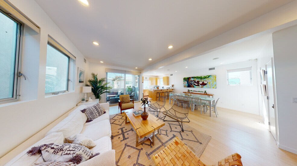 More Photos Of 1410 Pacific Ave, Venice Office For Sale