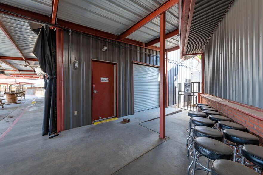 More Photos Of 1402 Old Iowa Park, Wichita Falls Specialty For Lease