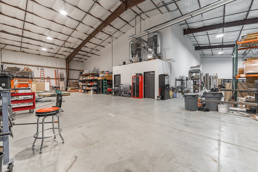 More Photos Of 2001 Royal Dr, Greenfield Distribution For Lease
