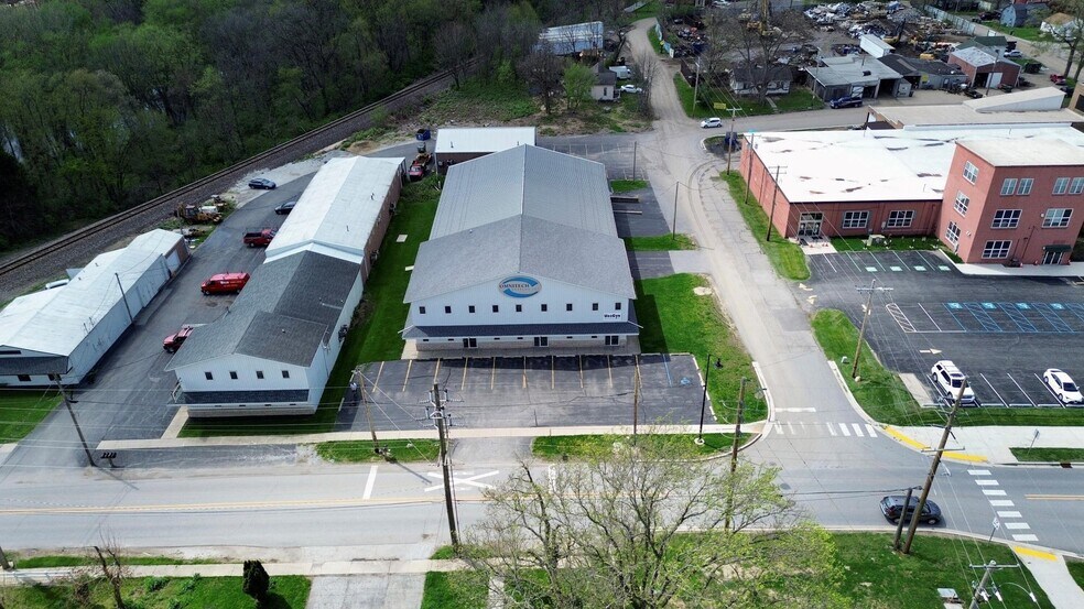 More Photos Of 450 Campbell St, Valparaiso Service For Lease