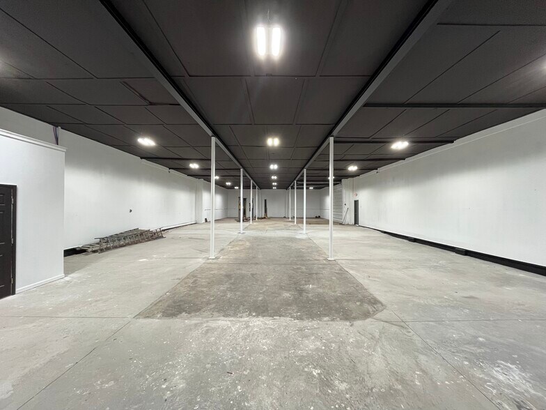 More Photos Of 3308 Rozzelles Ferry Rd, Charlotte Warehouse For Sale