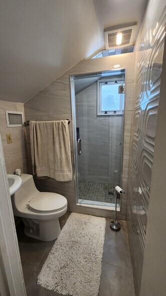 More Photos Of 122 Forest Ave, Glen Cove Freestanding For Lease