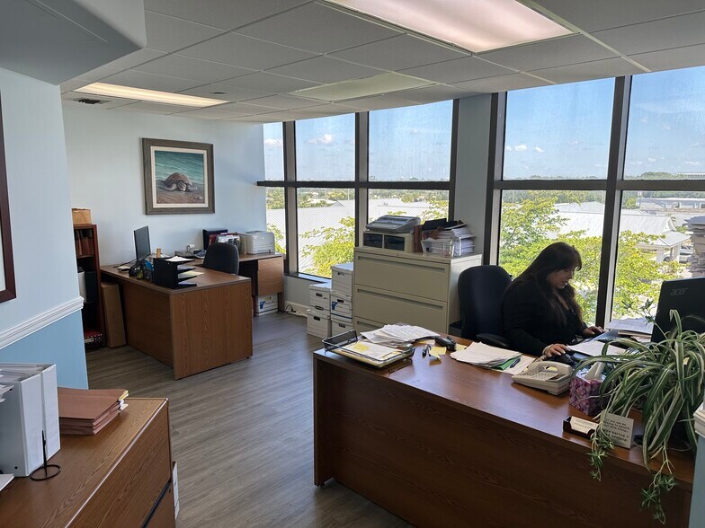 More Photos Of 631 US Highway 1, North Palm Beach Office For Sale