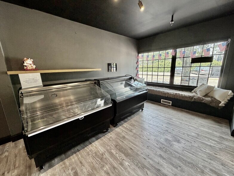 More Photos Of 23-35 Tokeneke Rd, Darien Unknown For Lease