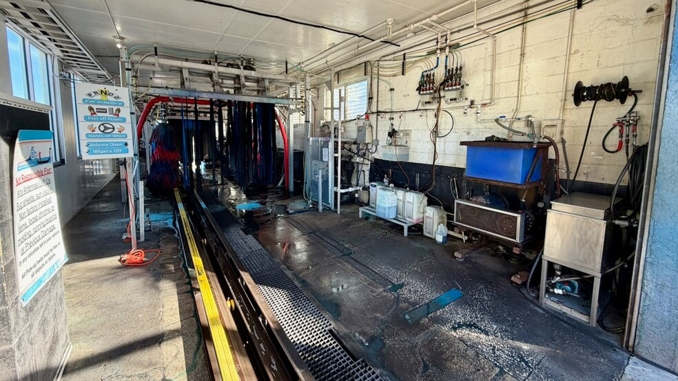 More Photos Of 700 Tamiami Trl S, Venice Carwash For Sale
