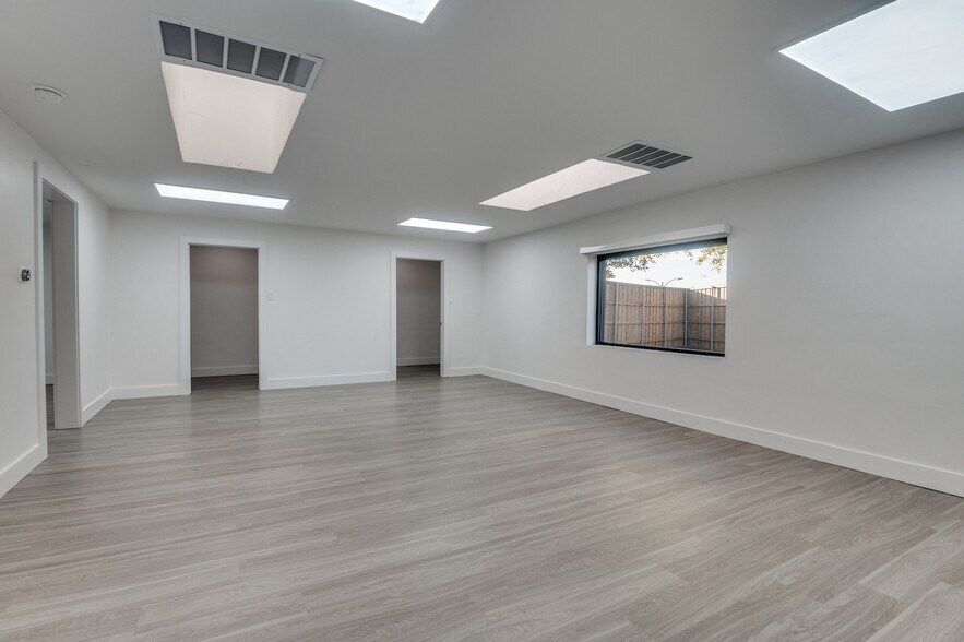More Photos Of 6550 Lemmon Ave, Dallas Storefront Retail Office For Lease