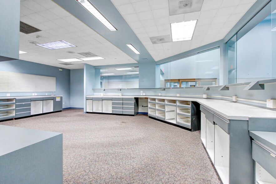 More Photos Of 444 S Flower St, Los Angeles Office For Lease