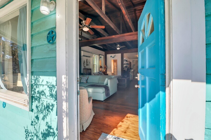 More Photos Of 8 E 41st St, Savannah Storefront Retail Residential For Sale