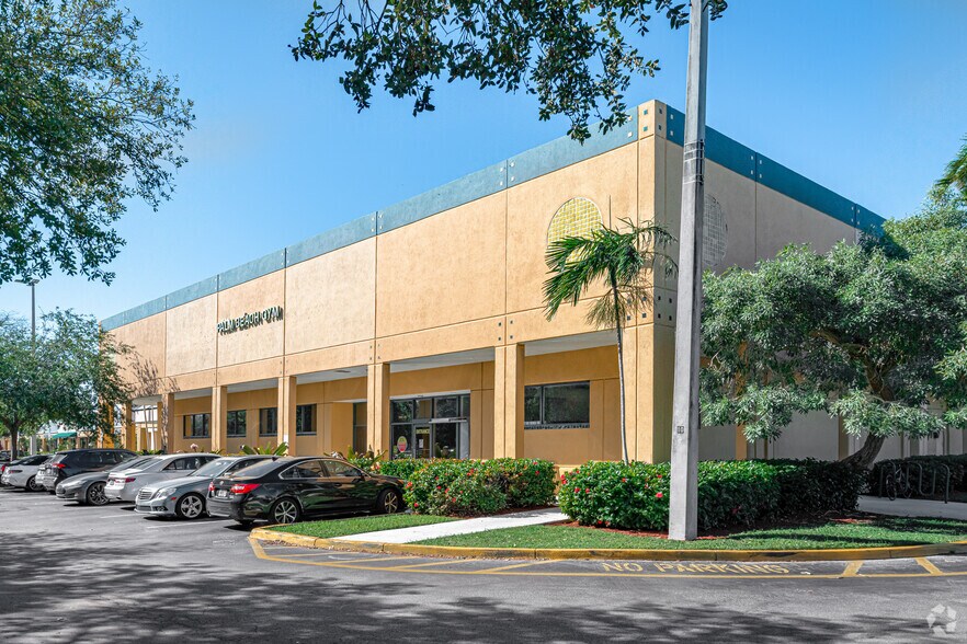 More Photos Of 7401-7491 N Federal Hwy, Boca Raton Unknown For Lease