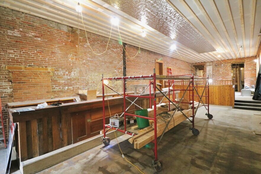More Photos Of 1097 Jackson St, Dubuque General Retail For Sale