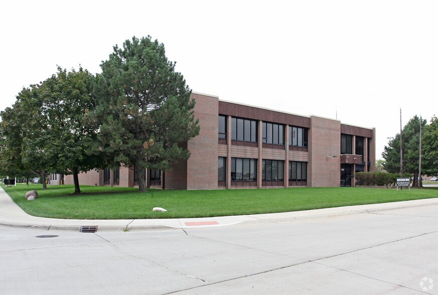 More Photos Of 3005 MacArthur Blvd, Northbrook Flex For Lease