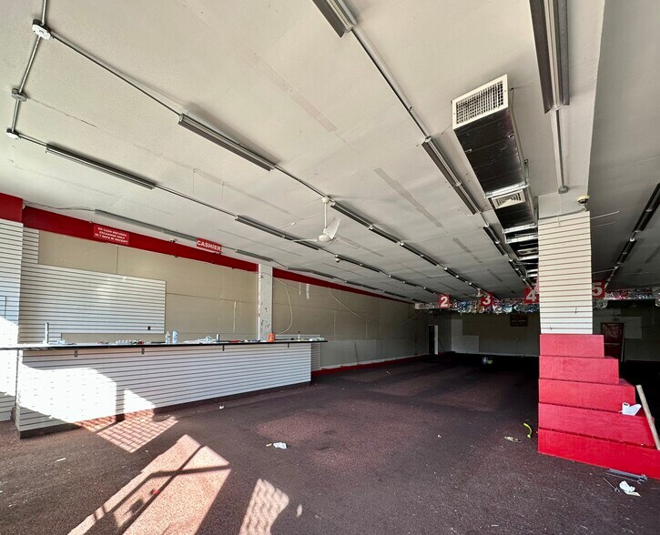 More Photos Of 635 Jerusalem Ave, Uniondale Freestanding For Lease