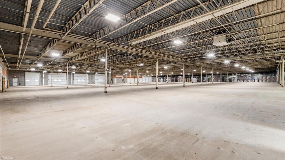 More Photos Of 2411 E Wheeling Ave, Cambridge Warehouse For Lease
