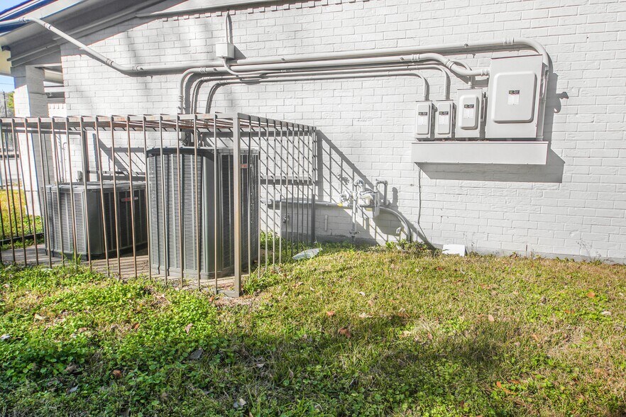 More Photos Of 7030 Bretshire Dr, Houston Medical For Sale
