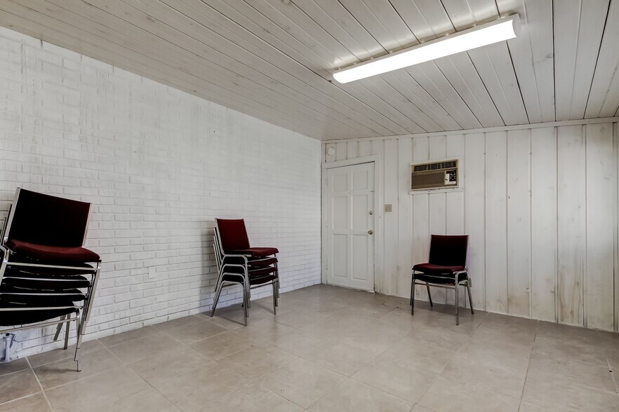More Photos Of 4539 Mile Stretch Dr, Holiday Office For Sale