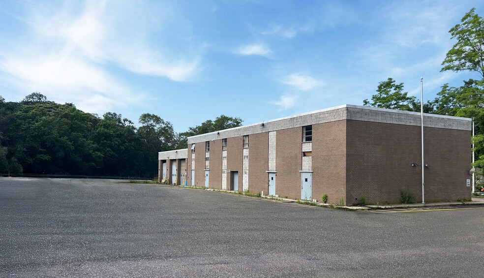 Primary Photo Of 1 Main St, Yaphank Warehouse For Lease