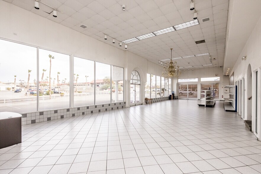 More Photos Of 951 Lake Havasu Ave N, Lake Havasu City Showroom For Sale
