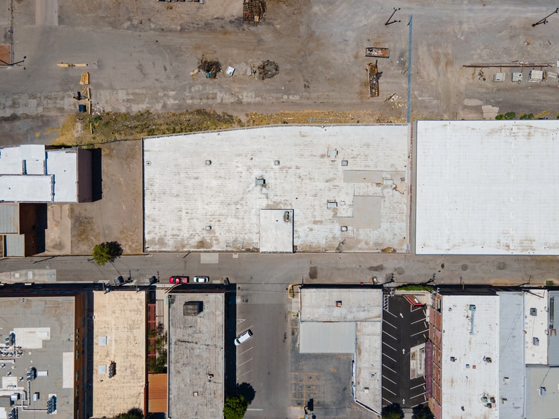 More Photos Of 220 N Saint Vrain St, El Paso Light Distribution For Sale