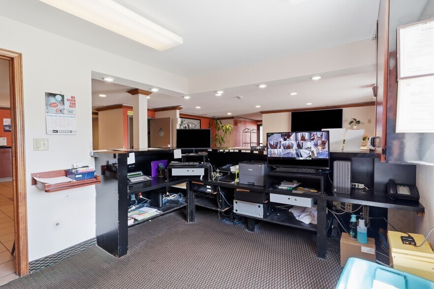 More Photos Of 7680 Niagara Falls Blvd, Niagara Falls Hotel For Sale