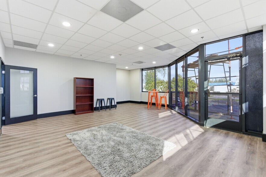 More Photos Of 9410 Topanga Canyon Blvd, Chatsworth Office For Lease