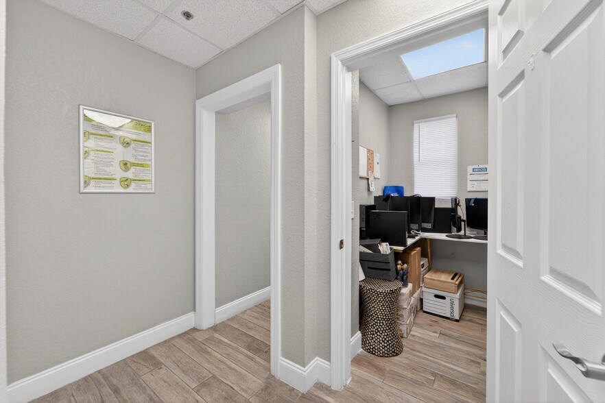 More Photos Of 3411 N 29th St, Tampa Office For Sale