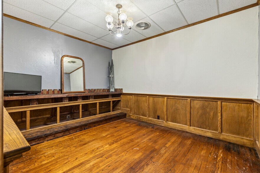 More Photos Of 115-117 W Grand Ave, Tonkawa Storefront Retail Office For Sale