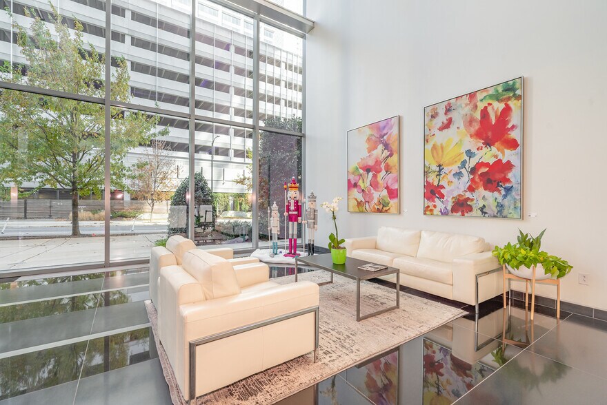 More Photos Of 615 S College St, Charlotte Office For Lease