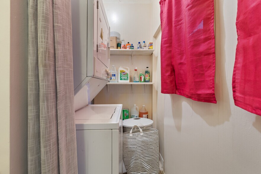 More Photos Of 4100-4102 W Magnolia Blvd, Burbank Storefront For Sale