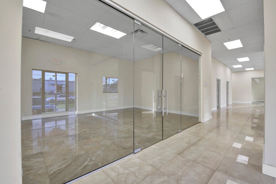 More Photos Of 901 Central Florida Pky, Orlando Warehouse For Lease