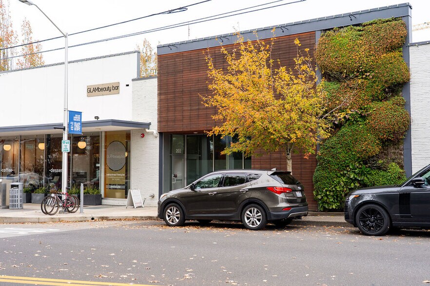 More Photos Of 1001-1005 Broadway St, Vancouver Freestanding For Lease