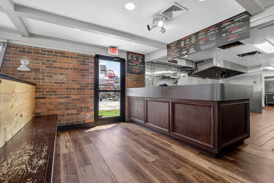 More Photos Of 1514 W Lindsey St, Norman Restaurant For Lease