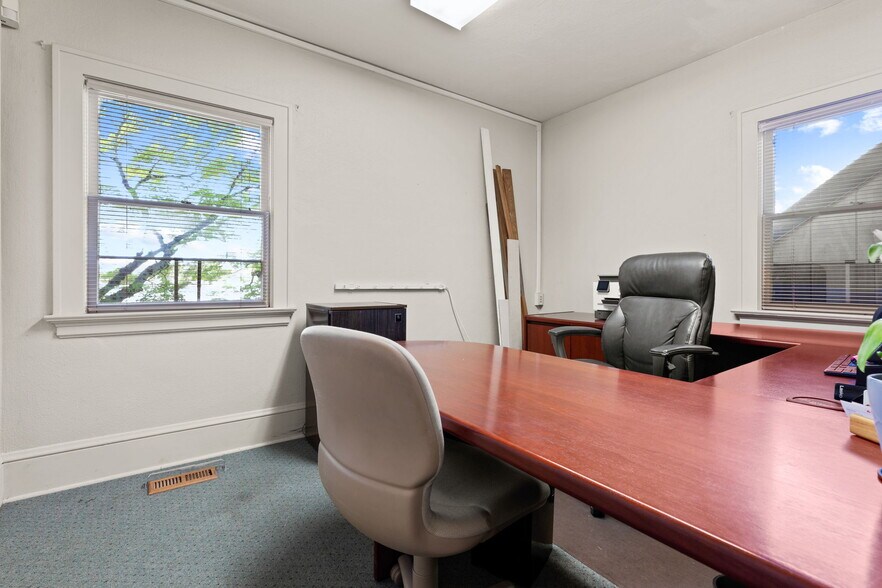 More Photos Of 16521 SE Powell St, Portland Loft Creative Space For Sale