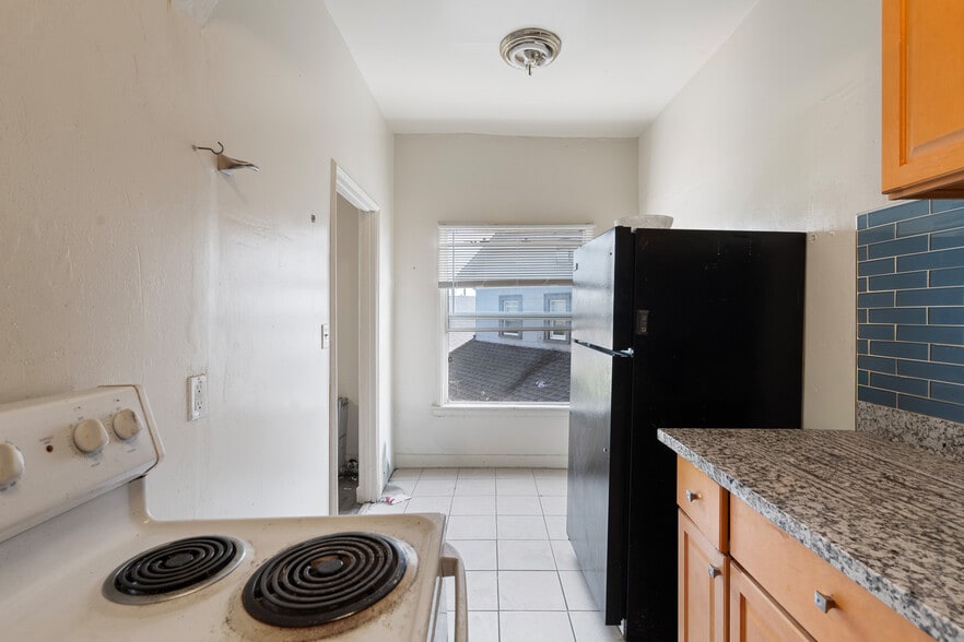 More Photos Of 2100 51st Ave, Oakland Apartments For Sale