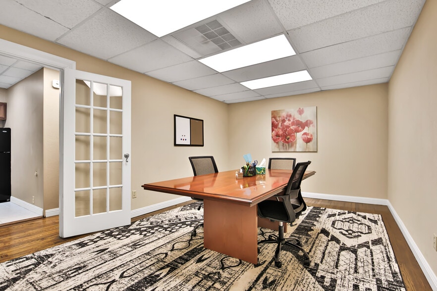 More Photos Of 1014 Broadway St, Lubbock Office For Sale