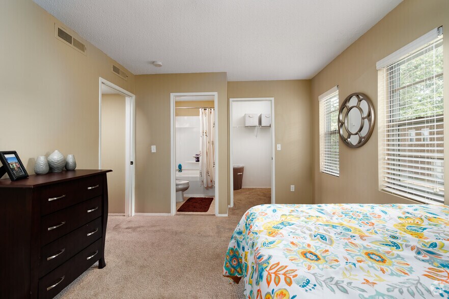 More Photos Of 800 E Grand Ave, Carbondale Apartments For Sale