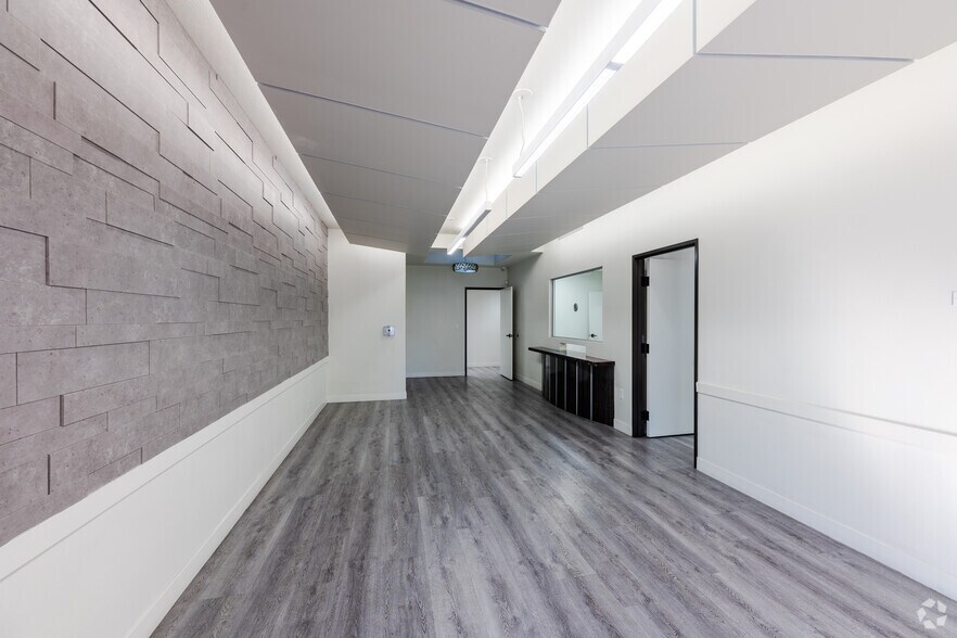 More Photos Of 530 S 6th St, Las Vegas Office For Lease