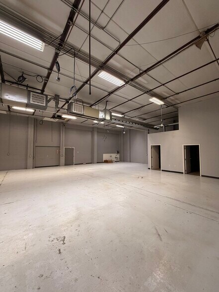 More Photos Of 725 E Bayley, Wichita Warehouse For Lease