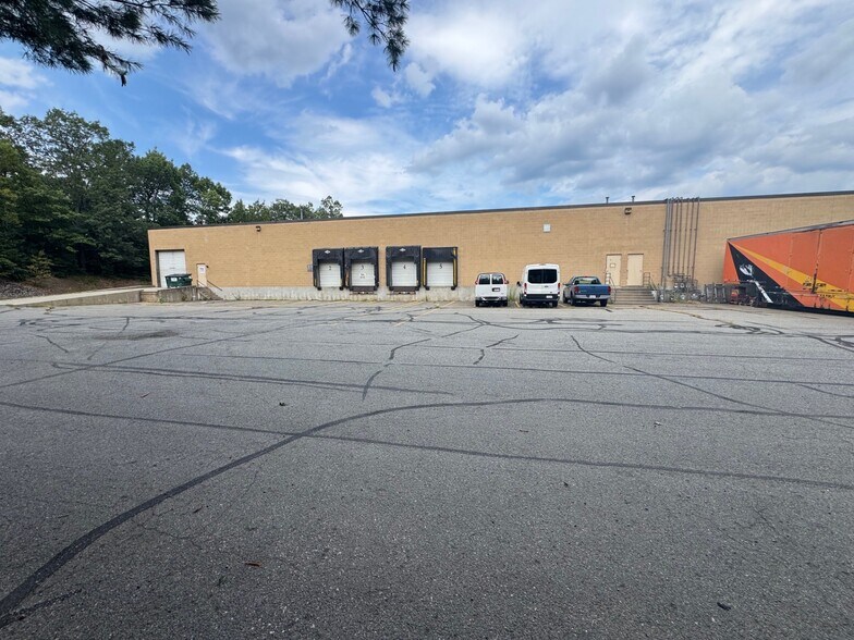 More Photos Of 168 Ayer Rd, Littleton Warehouse For Lease