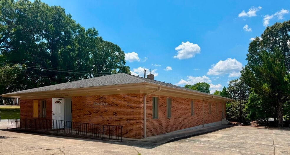 More Photos Of 120 E Phifer St, Monroe Medical For Lease