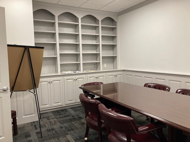 More Photos Of 11 Roadway Dr, Carlisle Light Manufacturing For Sale