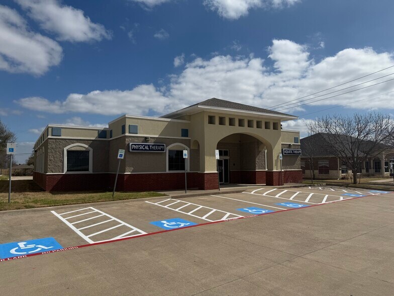 More Photos Of 1580 US Highway 287 N, Mansfield Medical For Lease