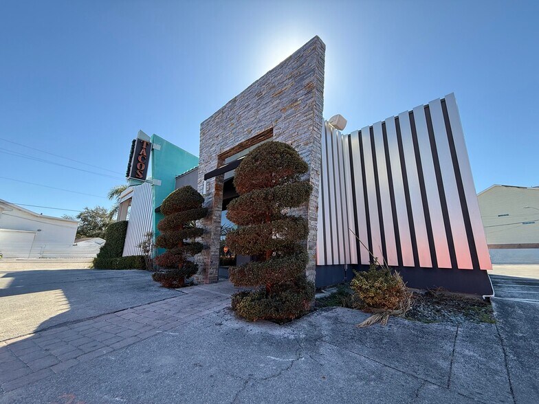 More Photos Of 2702 W Kennedy Blvd, Tampa Restaurant For Sale