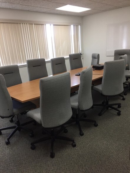 More Photos Of 75 Commerce Dr, Warwick Office For Sale