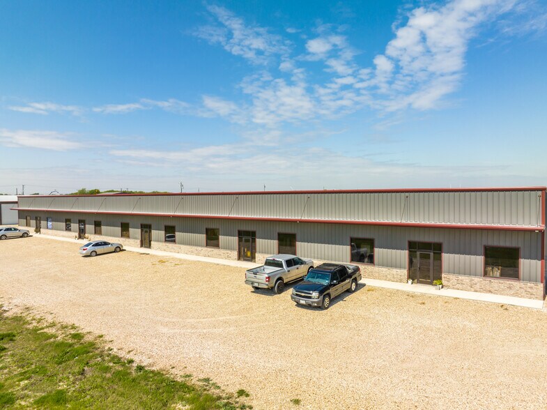 More Photos Of 5496 N State Highway 6, Woodway Showroom For Lease