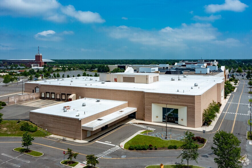 More Photos Of 4409 Black Horse Pike, Mays Landing Department Store For Lease