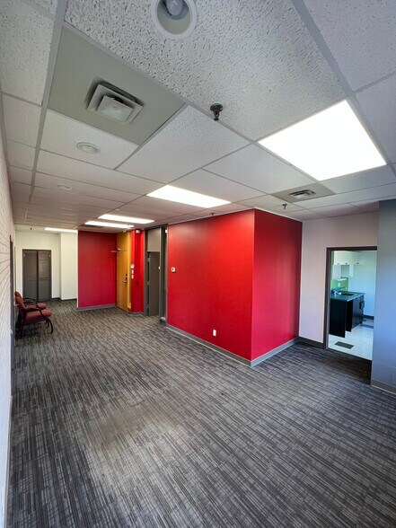 More Photos Of 643-675 Boul Curé-Labelle, Laval Storefront Retail Office For Lease