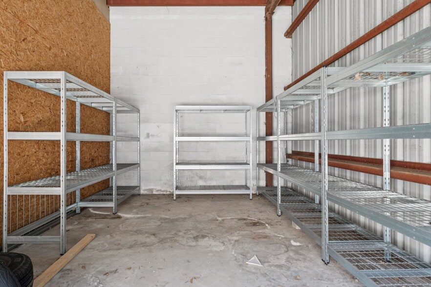 More Photos Of 4808 N Hubert Ave, Tampa Warehouse For Lease